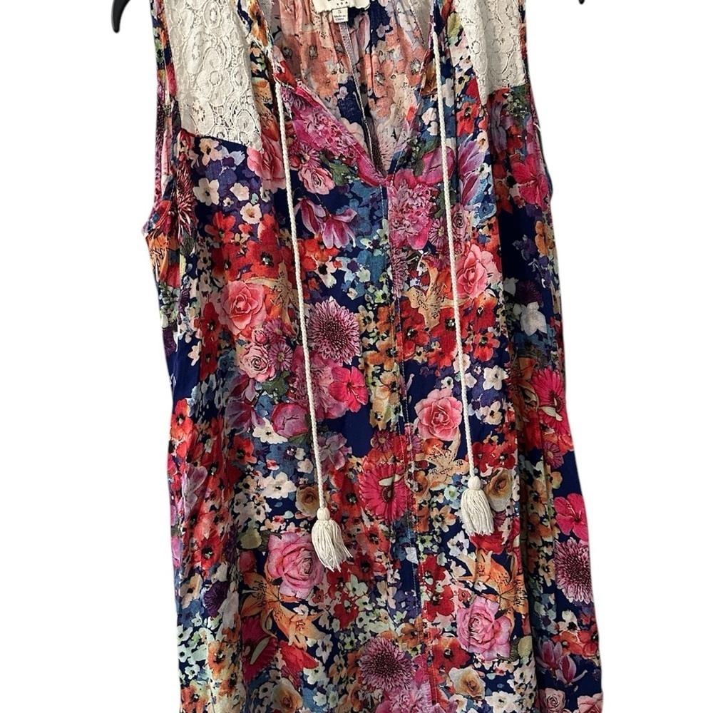 Floral Sleeveless Dress with Lace Detail - Picture 7 of 9